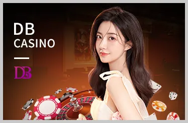 Hình ảnh bàn chơi casino trực tiếp với các quân bài và chip